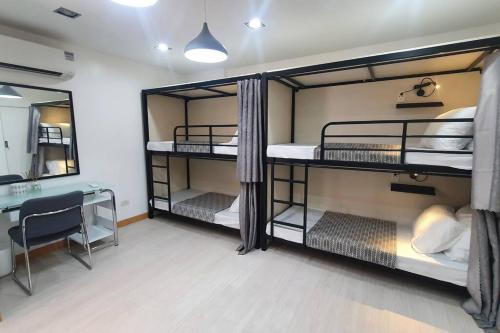 Travelers Inn - Cozy Capsule Bunks, Makati, Manila (photo 7)