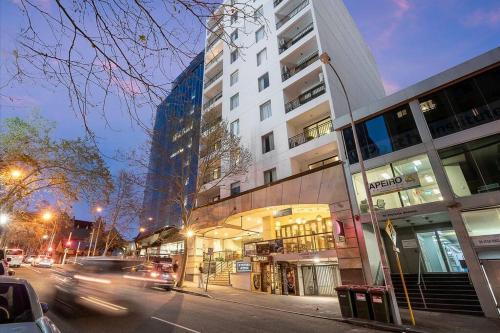 A city oasis - full apartment with balcony