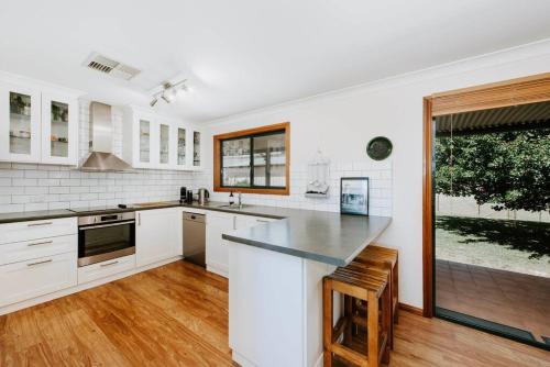 кухня, The Ithaca Farm Experience - A Unique Mudgee Escape in Budgee Budgee