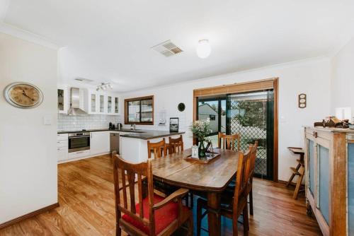 кухня, The Ithaca Farm Experience - A Unique Mudgee Escape in Budgee Budgee