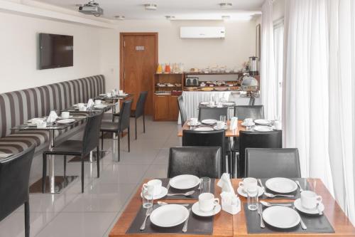 طعام و مشروبات, Palm Beach Plaza Hotel in Pocitos