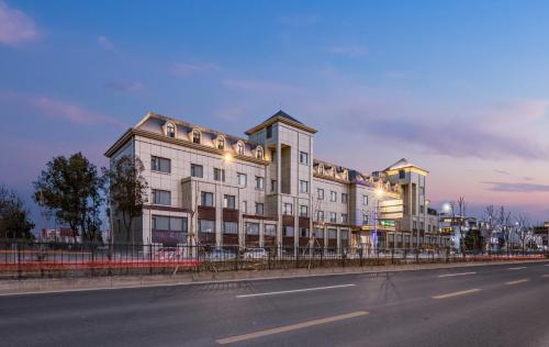 Exterior view, Holiday Inn Express Shanghai Jiading New City By IHG in Jiading