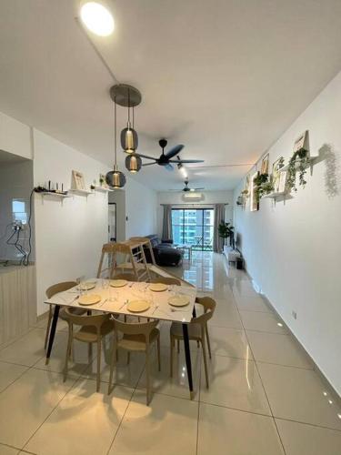 10 Pax-Cozy Family Suite Landmark 2 in Cheras