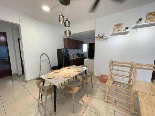 10 Pax-Cozy Family Suite Landmark 2 in Cheras