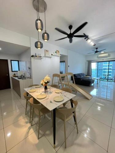 10 Pax-Cozy Family Suite Landmark 2 in Cheras