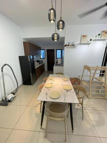 10 Pax-Cozy Family Suite Landmark 2 in Cheras