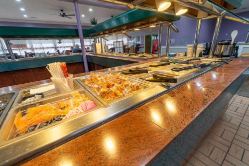 Holiday Terrace Motel - image 3