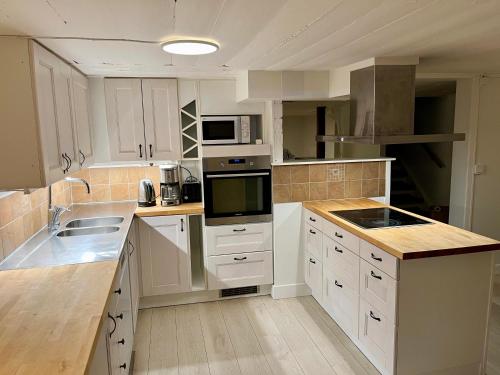 The Gardeners House, Lake View & Sauna in Vreta Kloster