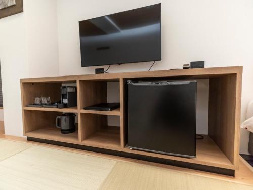 Standard Twin Room image 8