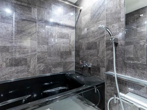 Standard Twin Room image 4