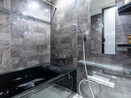 Standard Twin Room image 5