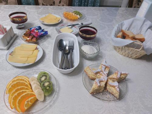 Ēdiens un dzērieni, Rahat Guesthouse in Jergalan