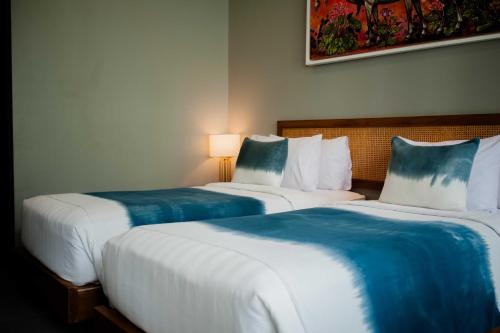 Deluxe Room image 6