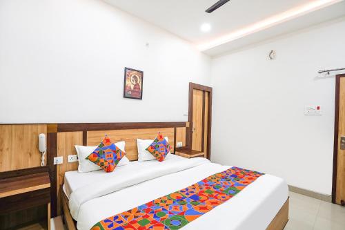 B&B Varanasi - FabHotel Vairagi inn - Bed and Breakfast Varanasi