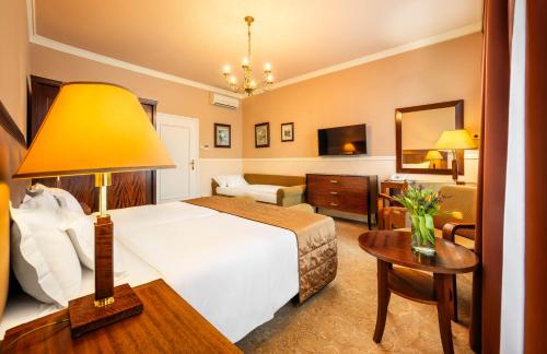 1 queen bed