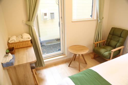 room detail thumbnail 2