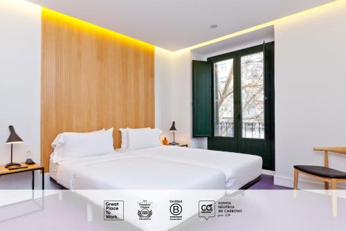 Double or Twin Room with Balcony image 8