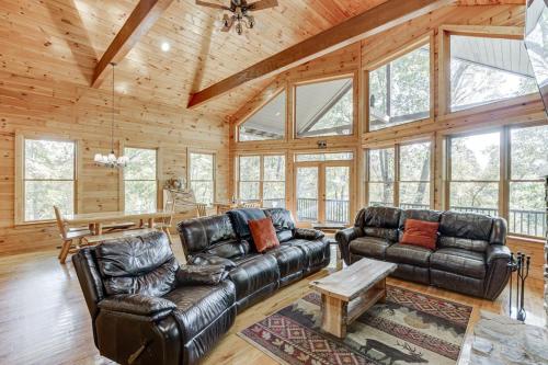 Deluxe Cabin For Groups Near Helen w Hot Tub