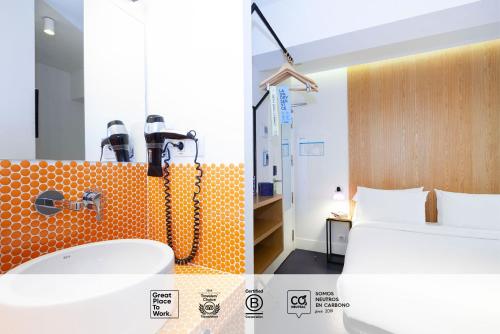 SLEEP'N Atocha - B Corp Certified, Madrid (Foto 6)