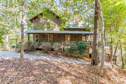 Deluxe Cabin For Groups Near Helen w Hot Tub