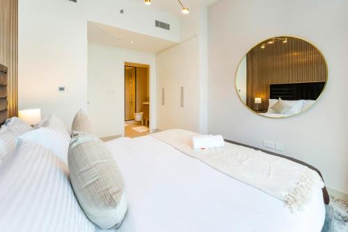 FAM Living - Modern 3 Beds+Maidroom Home in Downtown Burj view - image 7