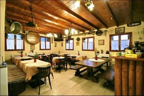 식음료(F&B), Koustenis Village in 디미트사나