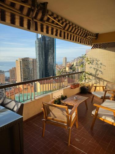 Beautiful Sea View Apartment next to Monte Carlo with Parking