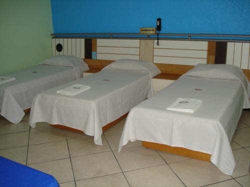 Standard Triple Room image 3