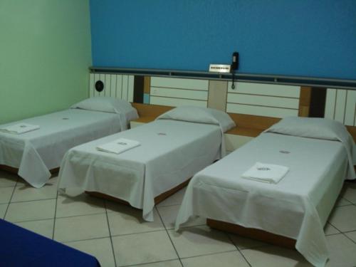 Standard Triple Room image 4