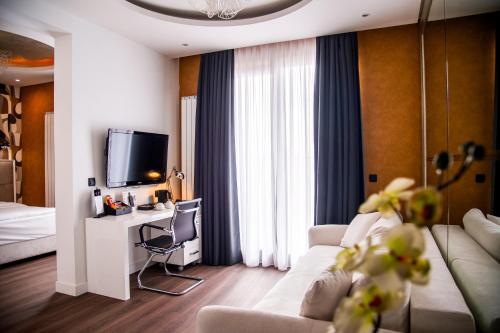 Crystal Hotel - image 6