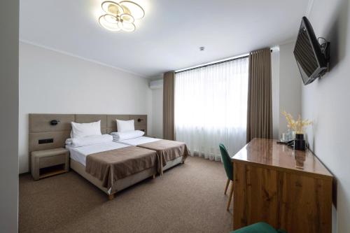 Stanislaviv - image 2