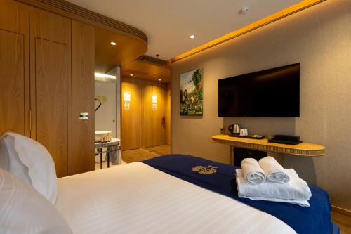 room detail thumbnail 1