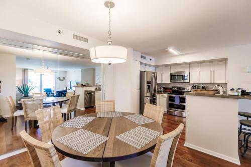 Uhost AI | 3BR Oasis | Pool, Gym & Scenic Views