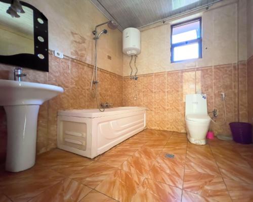 8-Bed Mixed Dormitory Room image 2