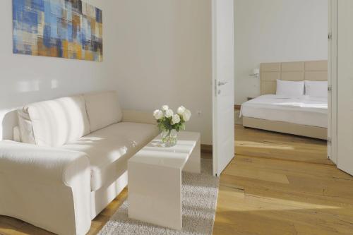Lanterna Rooms City Center - image 4