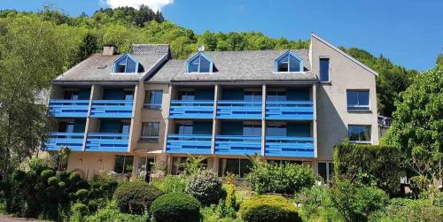 . Le Castel du Cantal Groupe Village Fani