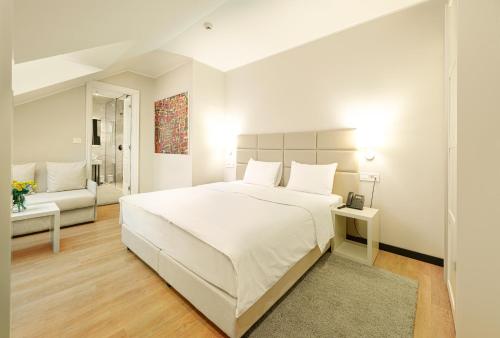 Lanterna Rooms City Center - image 4