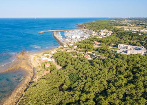 "LES SANTOLINES" Appartement 6 personnes, vue golf, accès piscines gratuit