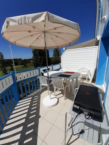 "LES SANTOLINES" Appartement 6 personnes, vue golf, accès piscines gratuit