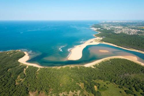 "LES SANTOLINES" Appartement 6 personnes, vue golf, accès piscines gratuit