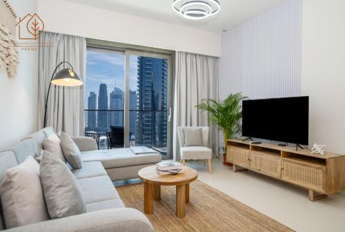 3 Bedroom Family Apartment with Partial Burj Khalifa Views at Top Floor 175BC-3, Dubai
