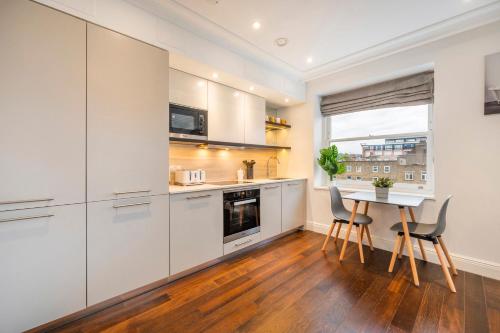Luxury One Bedroom Apartment With AC, Balcony, Free Coffee Central London, Londýn (fotografie 7)