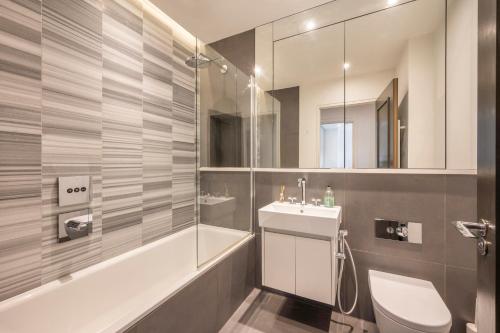 Luxury One Bedroom Apartment With AC, Balcony, Free Coffee Central London, Londýn (fotografie 8)