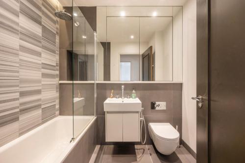 Luxury One Bedroom Apartment With AC, Balcony, Free Coffee Central London, Londýn (fotografie 9)