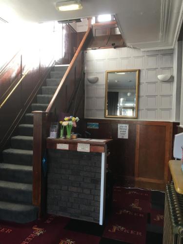 Royal Hotel - image 6