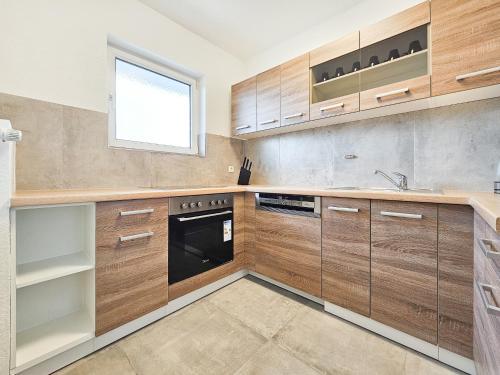 Tolstov Apartments - Monteurwohnungen - 2 Schlafzimmer - Küche - Balkon - Waschmaschine (Tolstov Apartments - Monteurwohnungen - 2 Schlafzimmer - Kuche - Balkon - Waschmaschine) in Heiligenhaus