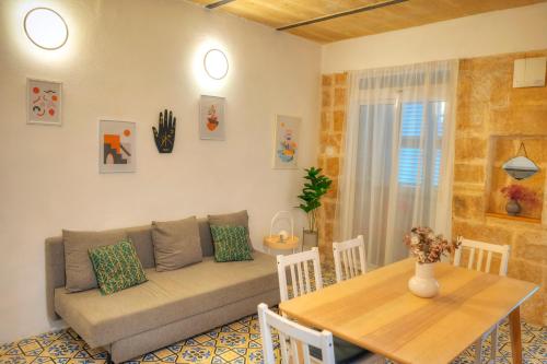 Charming 2bedroom townhouse Valletta center KBUT1-1, Valletta (photo 3)