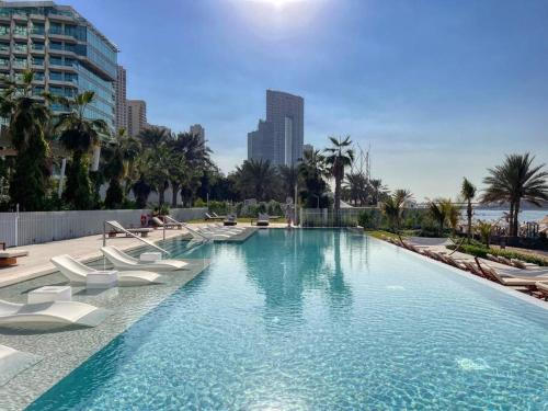 1BR in a Prime JBR Location with Beach Access, Dubái