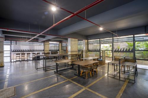 Shared lounge/TV area, DraperU India (formerly Draper Startup House Hyderabad) in Hyderabad