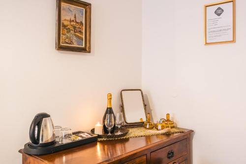 King Room image 4